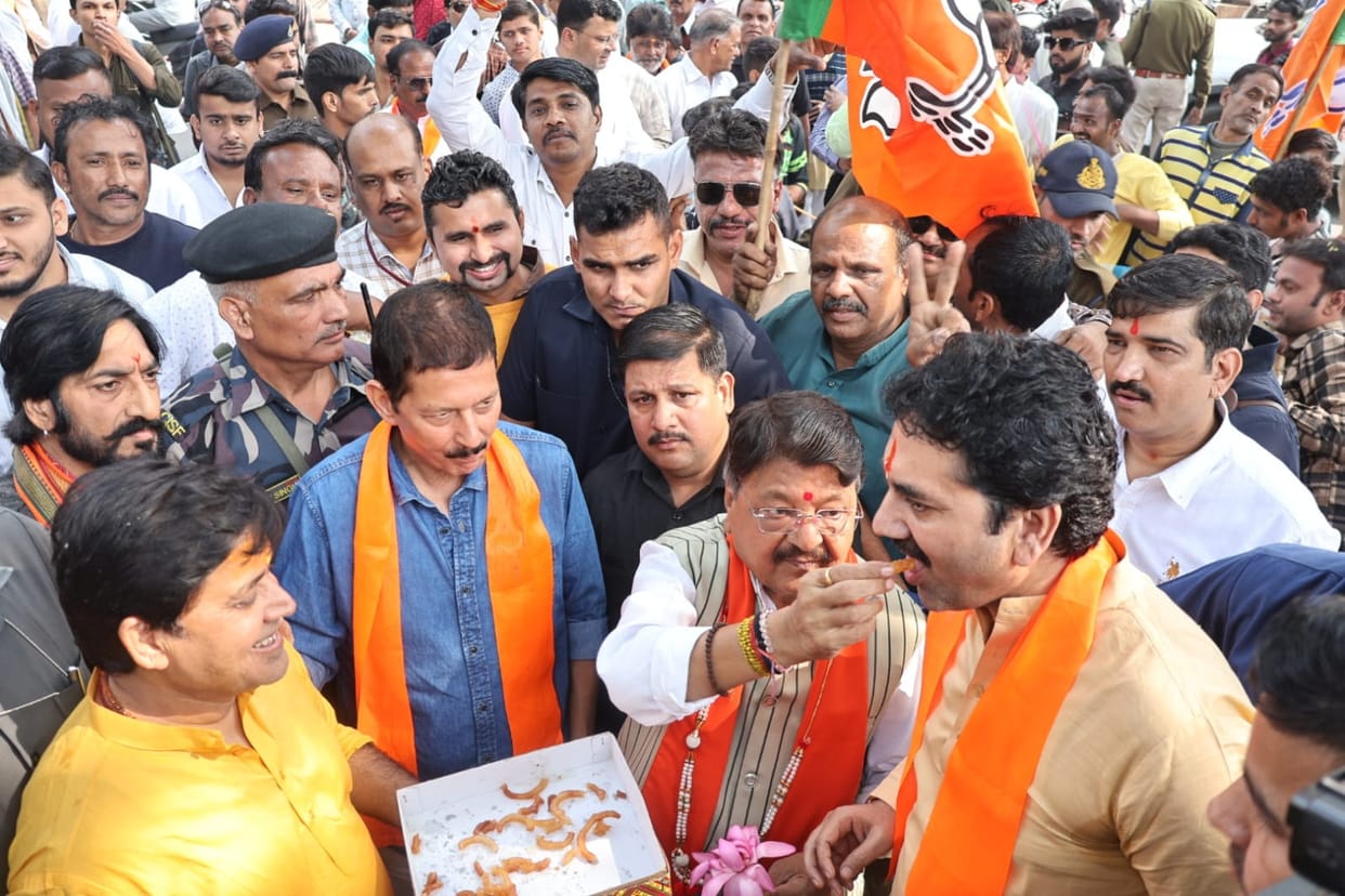 Indore: Vijayvargiya said- People and workers in Maharashtra want Devendra Fadnavis to become the Chief Minist