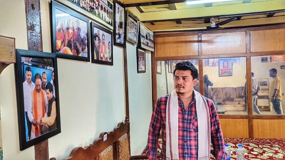 Lohara Raj Bhavan is a symbol of its grandeur responsibility is on shoulders of crown prince in Balod