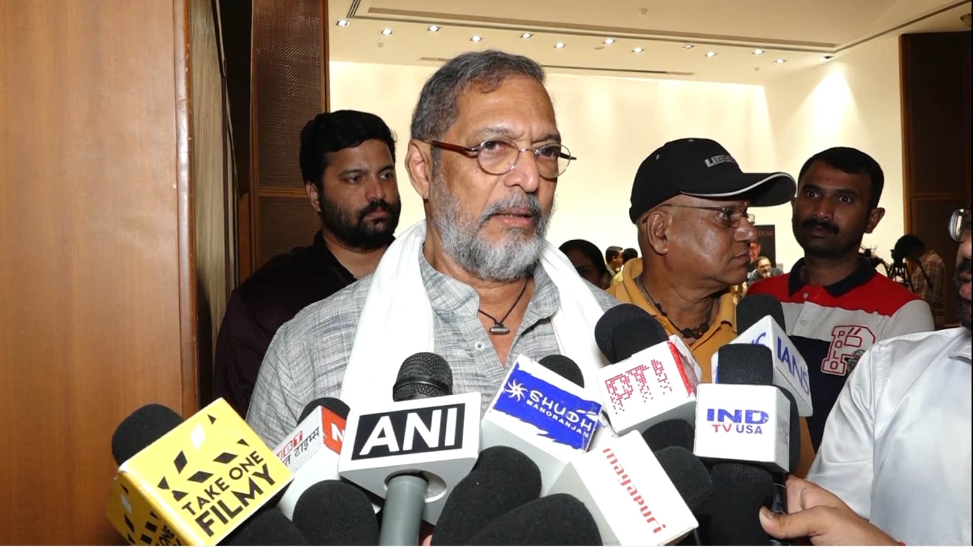 Nana patekar at launch of veteran artist amol palekar autobiography viewfinder a memoir shared thoughts