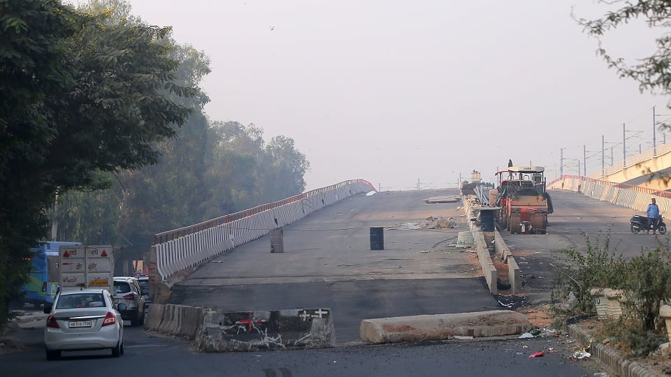 Construction of Punjabi Bagh and Anand Vihar flyovers is complete, waiting for inauguration