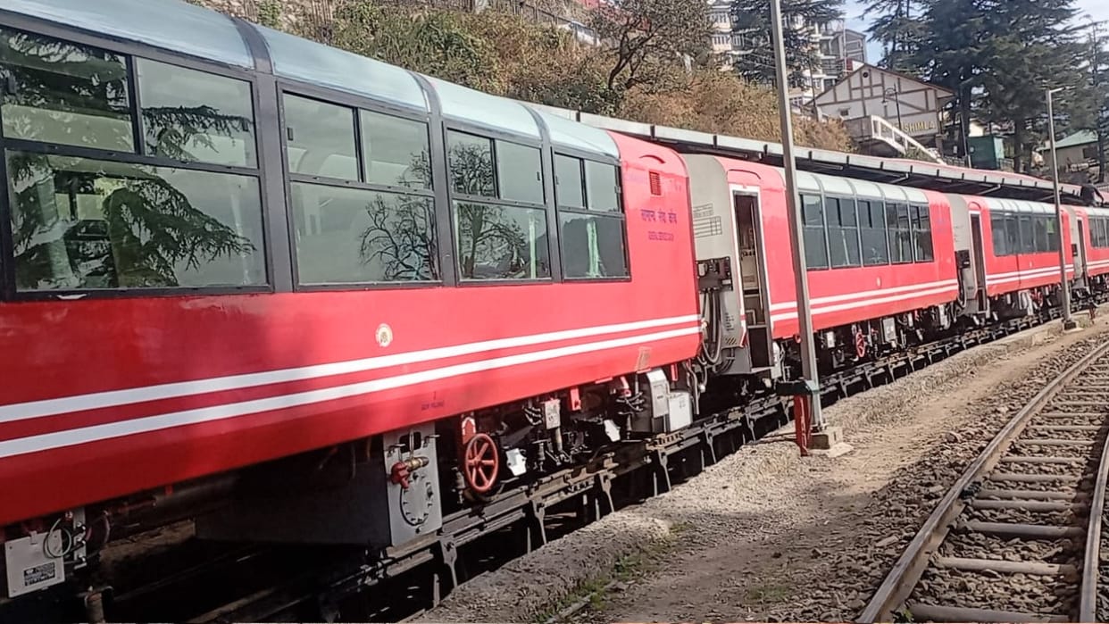 The last trial of the panoramic coach was done from Shimla railway station, it ran at a speed of 25 km per hou