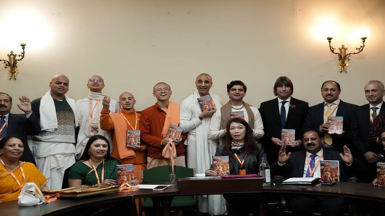 officials of British Parliament understood essence of Gita and discussed about running government on this basi