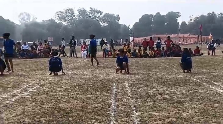 Council sports competition Dhanapur became champion ninth time Players showed strength in Chandauli