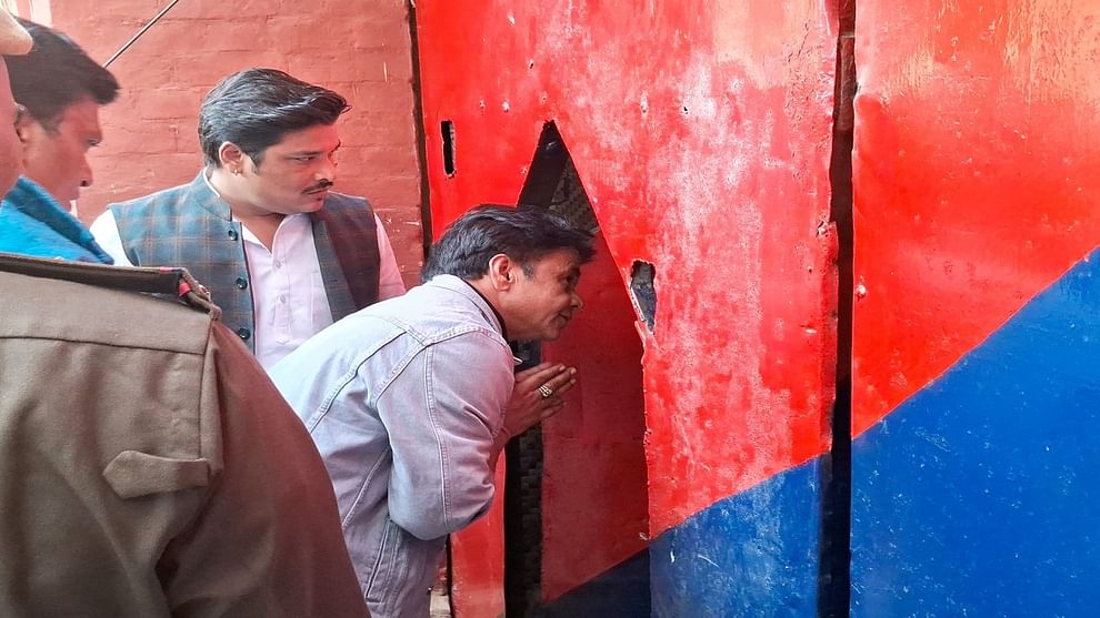 Actor Rajpal Yadav met the former MLA yegendra sagar in budaun jail