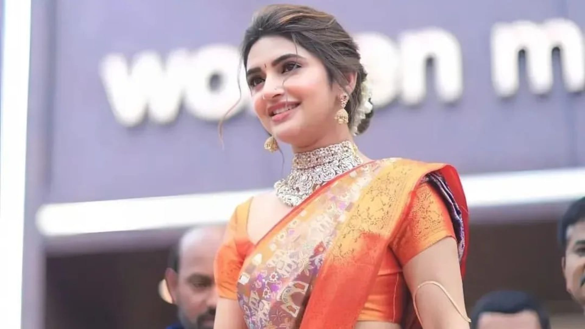 Pushpa 2 item song Huge pressure on Sreeleela will she match glamor of Samantha ruth prabhu