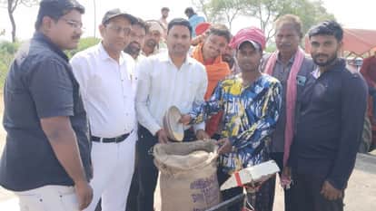 Crisis on paddy procurement due to shortage of gunny bags in procurement center in Kabirdham
