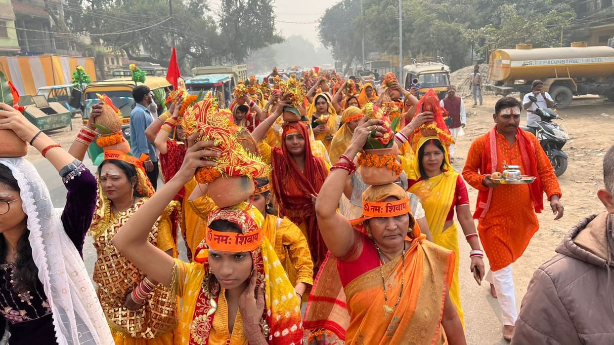 Crowds of devotees gathered in the Kalash Yatra organized for Shri Rudrachandi Mahayagya