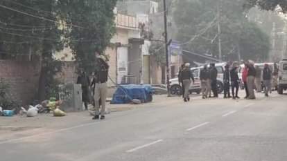 अजनाला पुलिस थाने के बाहर सुरक्षा बढ़ा दी गई है।