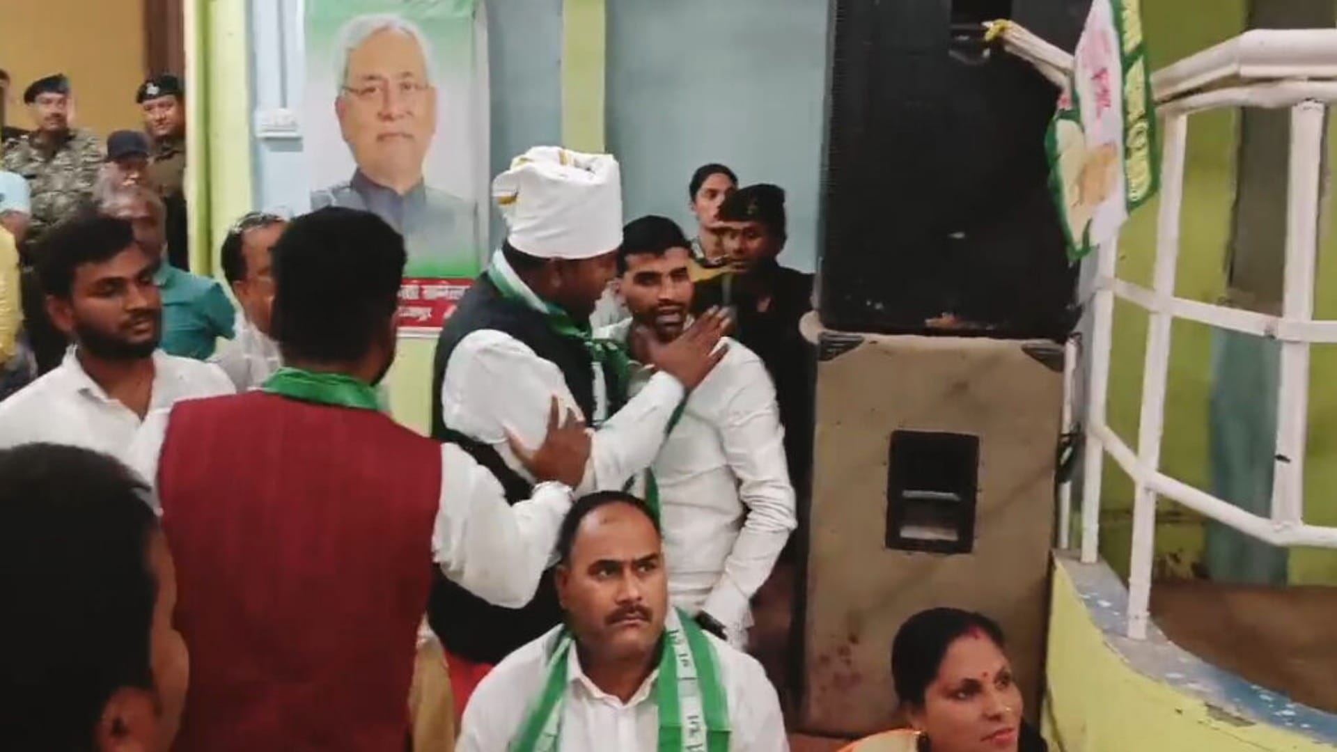 Ara News: Chaos at JDU workers' conference, workers and leaders clashed in front of Minister Ashok Choudhary