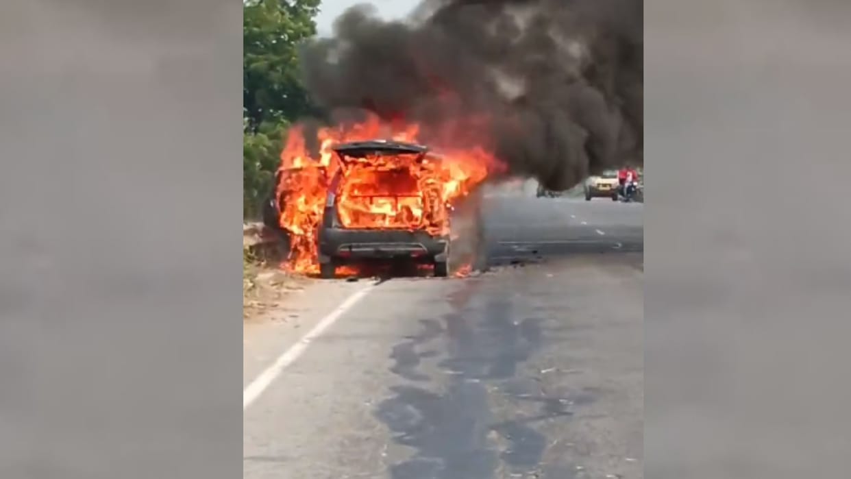 Fire broke out in a running car on Nanpara lakhimpur highway in Bahraich.