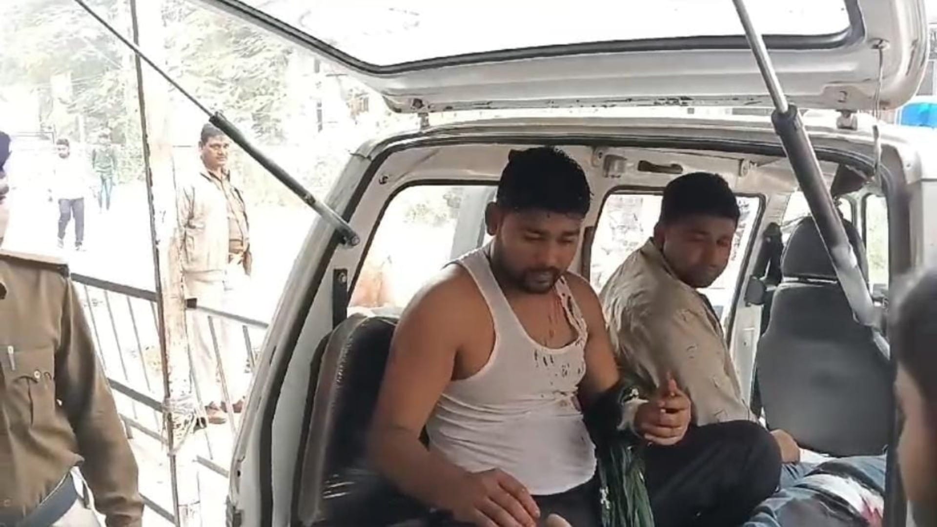 Bihar Crime: Dozens of rounds of firing in land dispute in Muzaffarpur, two people seriously injured