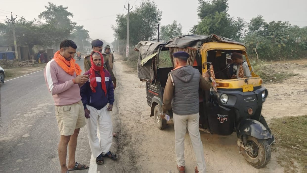 Bihar News: High speed auto overturned in Buxar; one person died, 10 others injured