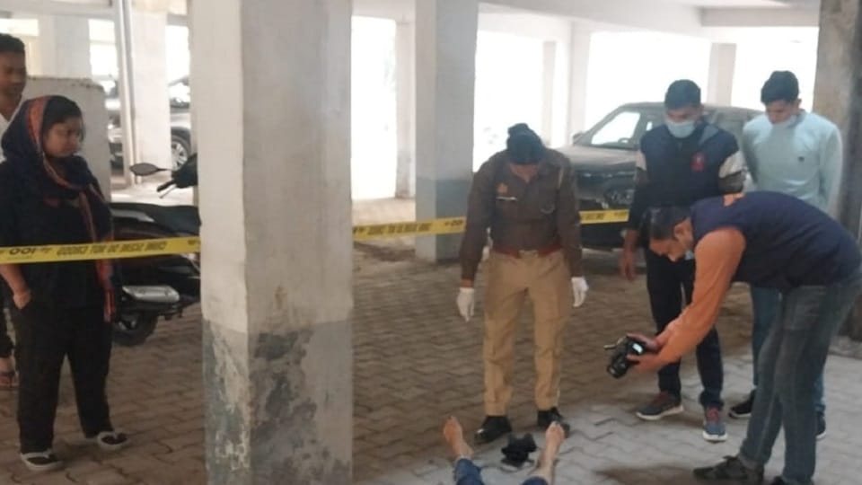 Meerut: Woman in depression due to seven-month abortion, dies after falling from fifth floor of Eden Garden