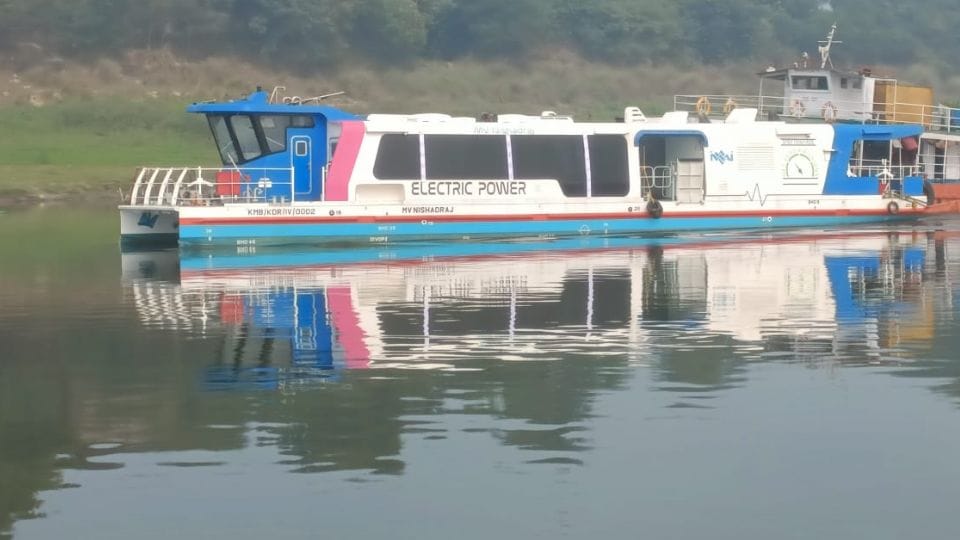 IWAI sent Nishadraj Cruise from Varanasi to Prayagraj