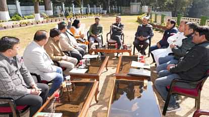 Chief Minister Sukhvinder Singh Sukhu meeting with Congress leaders of Mandi at Oakover Shimla