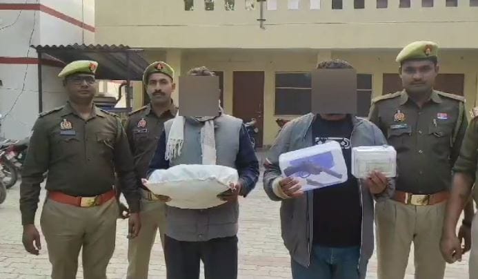 Two criminals arrested with 24 batteries in Sonbhadra steal from towers 68 thousand cash recovered