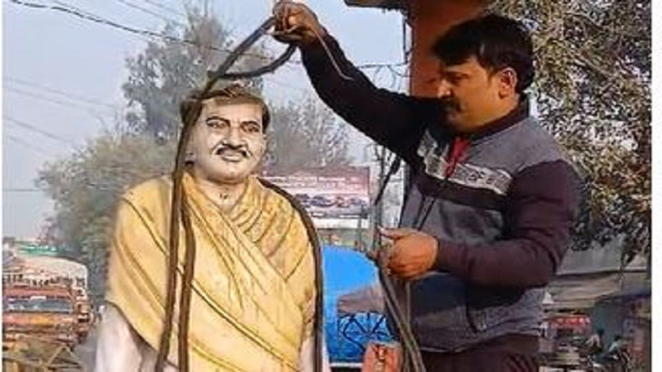 Misdeeds of anarchic elements in Etah statue of Pandit Deendayal Upadhyay that ruckuscreated