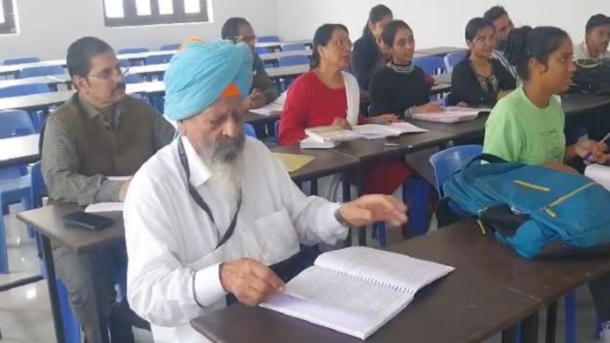 Chittorgarh News: At the age of 81, he has such a passion for doing law that he is going to college every day