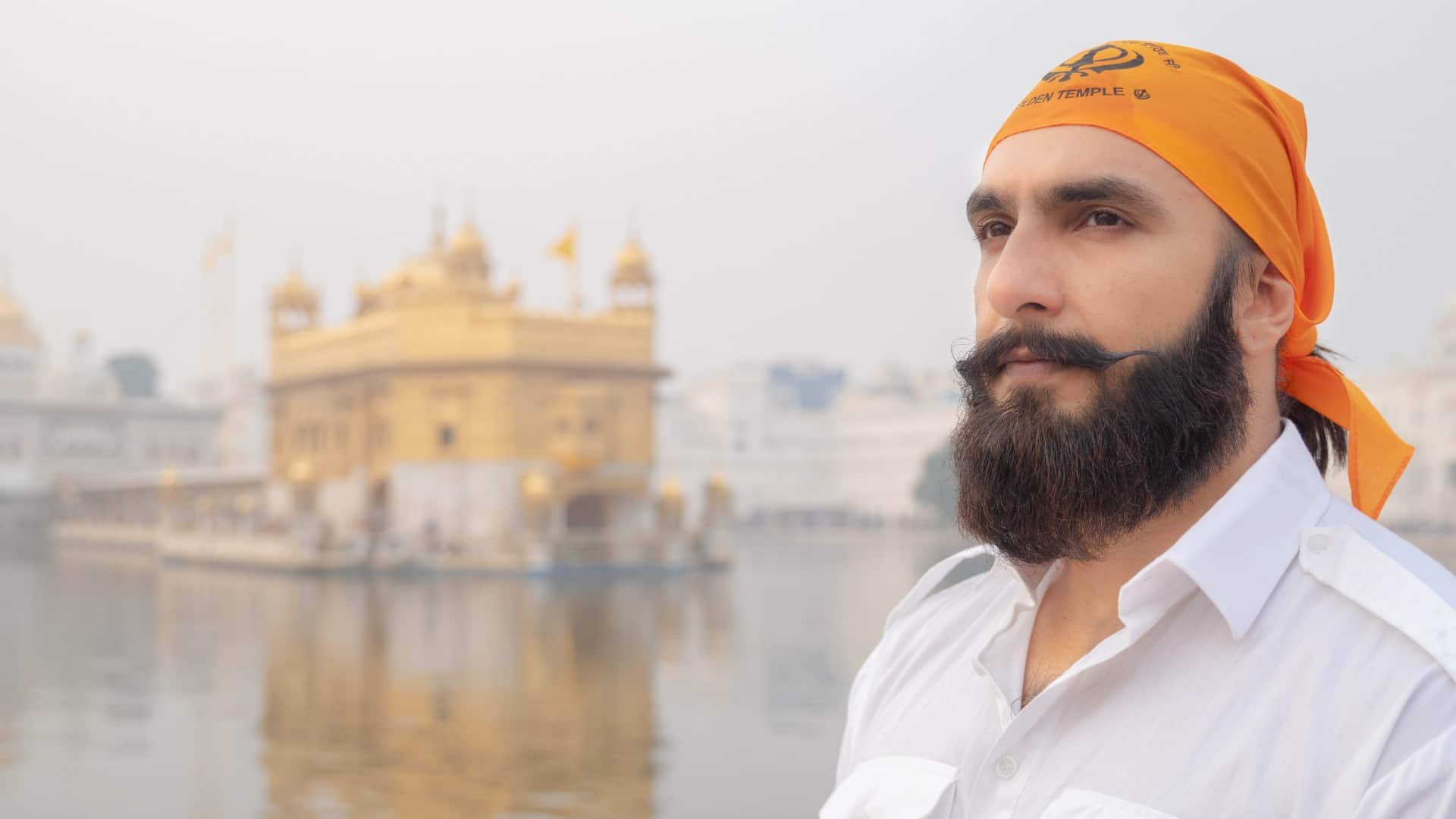 Ranveer Singh and Aditya Dhar reached the Golden Temple paid obeisance with their next film
