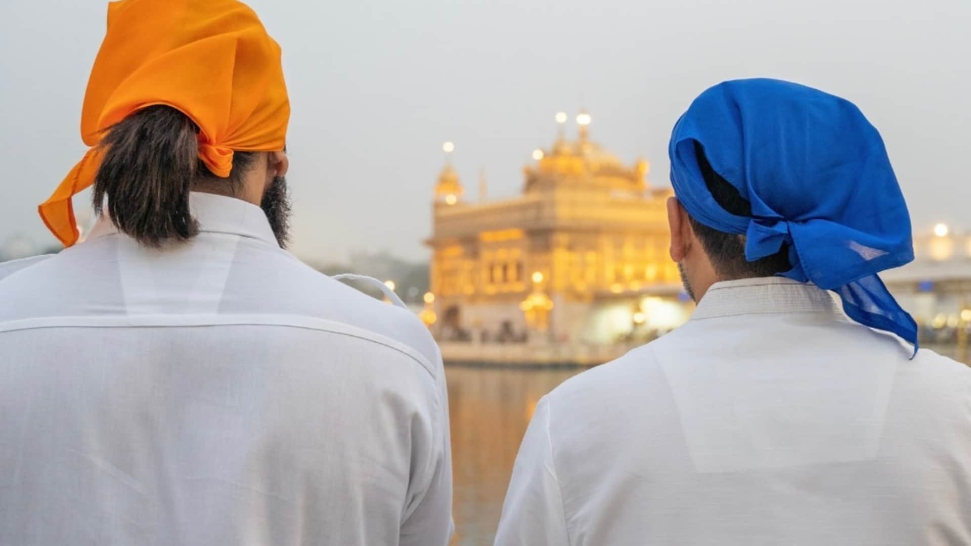 Ranveer Singh and Aditya Dhar reached the Golden Temple paid obeisance with their next film