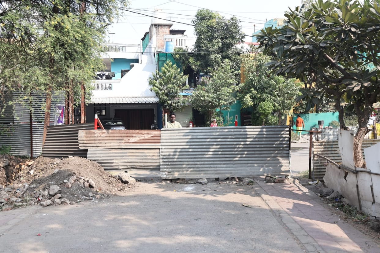 Indore: Insurance Corporation built a hospital in Indore, then closed two roads, protest started.