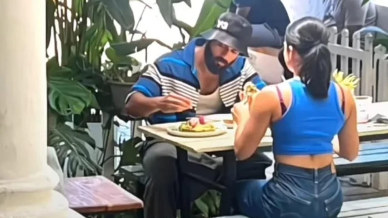 Vijay Deverakonda and Rashmika Mandanna reached on a date picture is going viral on social media