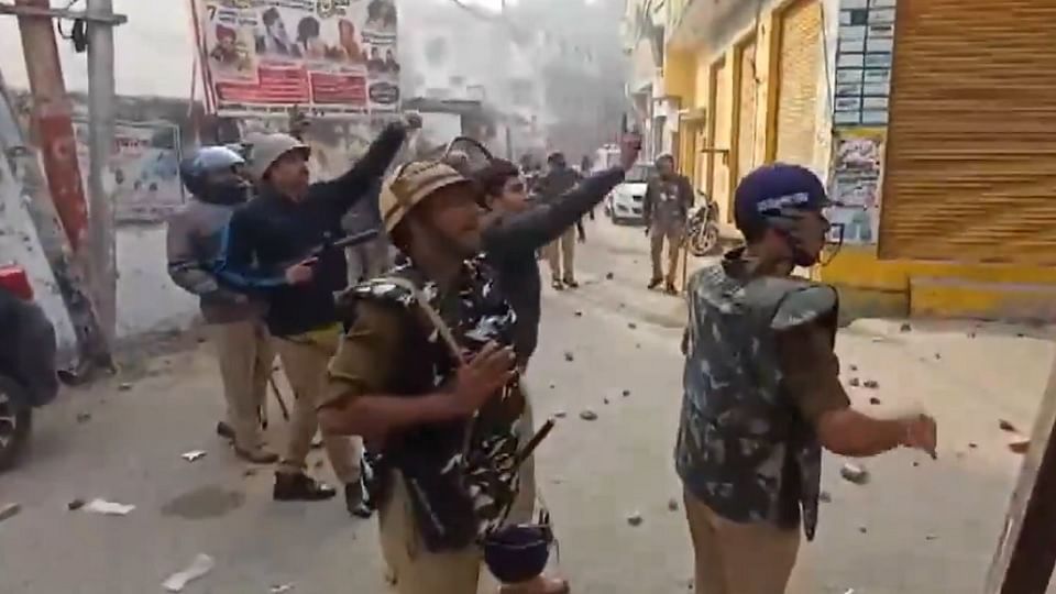 Sambhal Jama Masjid Case Crowd pelted stones police fired tear gas shells