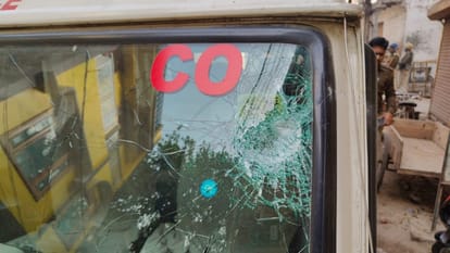 Sambhal Jama Masjid Survey Dispute local crowd stone pelting police fired tear gas shells UP News in Hindi