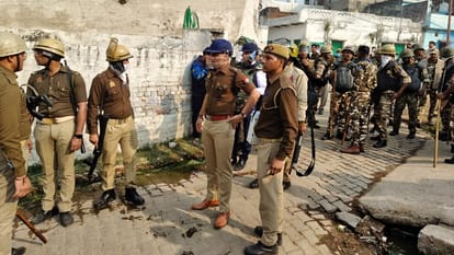 Sambhal Jama Masjid Survey Dispute local crowd stone pelting police fired tear gas shells UP News in Hindi