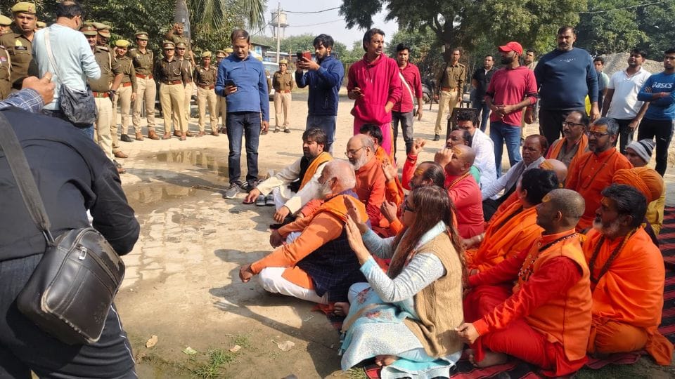 Yeti Narasimhanand, who set out to go to Ramlila Maidan was put under house arrest