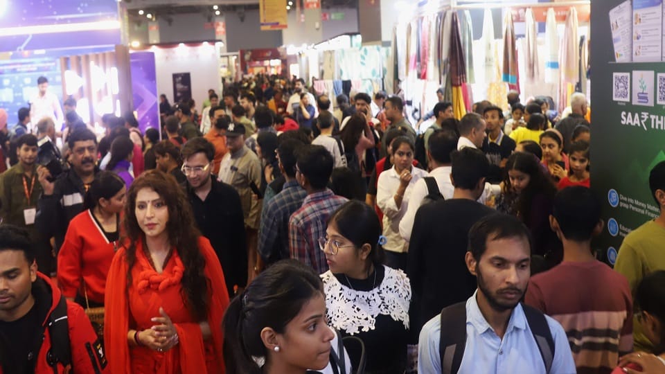 weekend was housefull, 1.10 lakh visitors have reached the trade fair so far