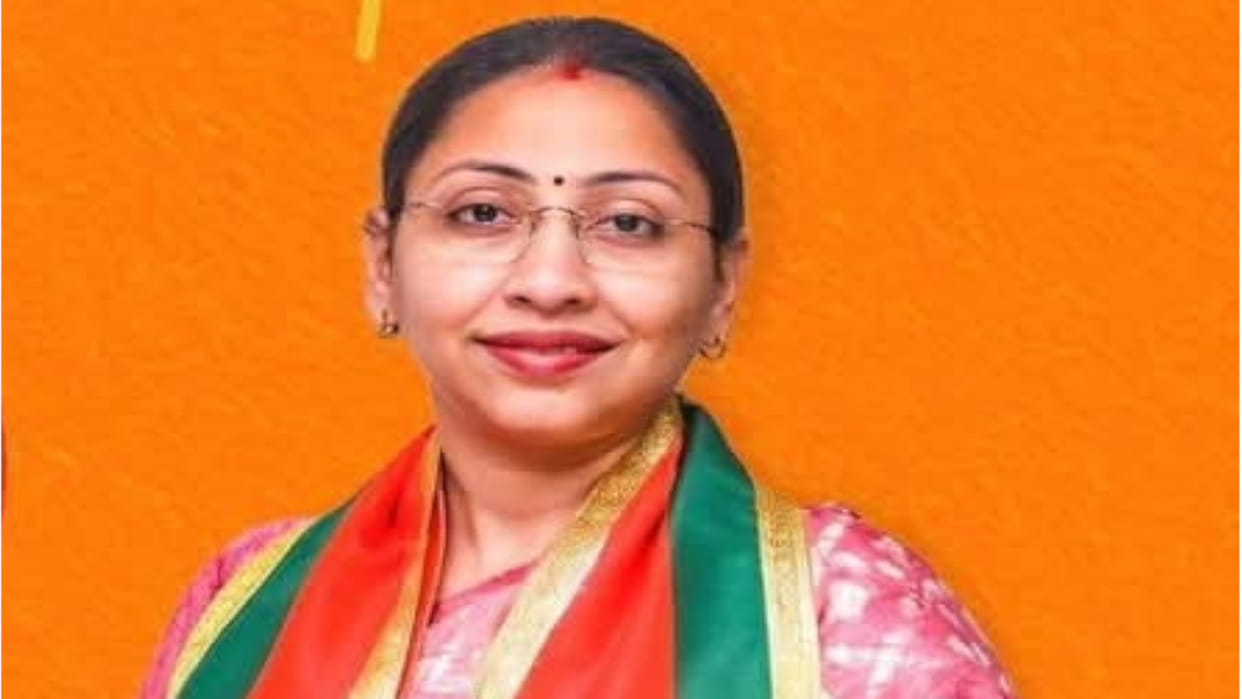 Sneha Dubey, daughter-in-law of Jaganchak village of Deoria Bankata, becomes MLA in Maharashtra.