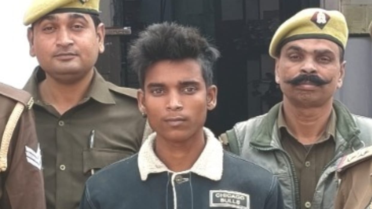accused arrested for chickens stolen by breaking the lock of the cage in bareilly