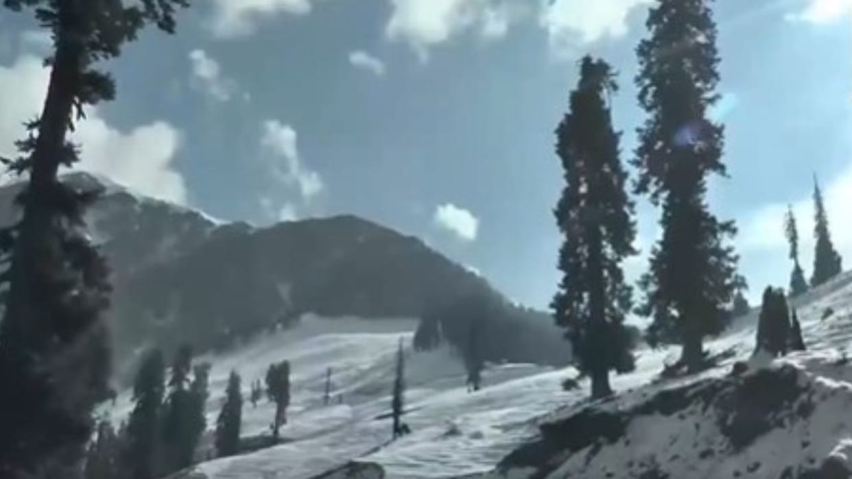 Jammu: Record 2.20 crore tourists arrived in Kashmir this year; Foreign tourists cross 64000