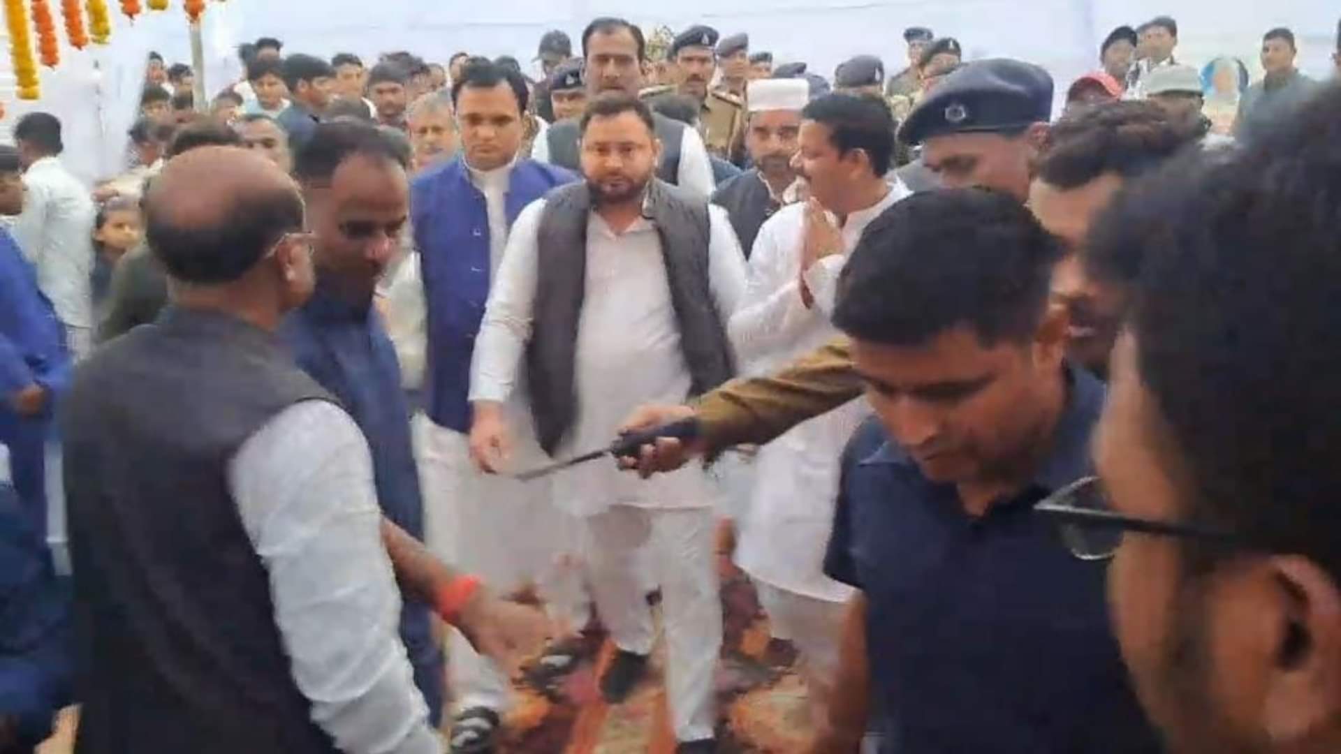 Bihar News: Tejashwi Yadav challenges Lallan Singh on special state status person who distributes swords