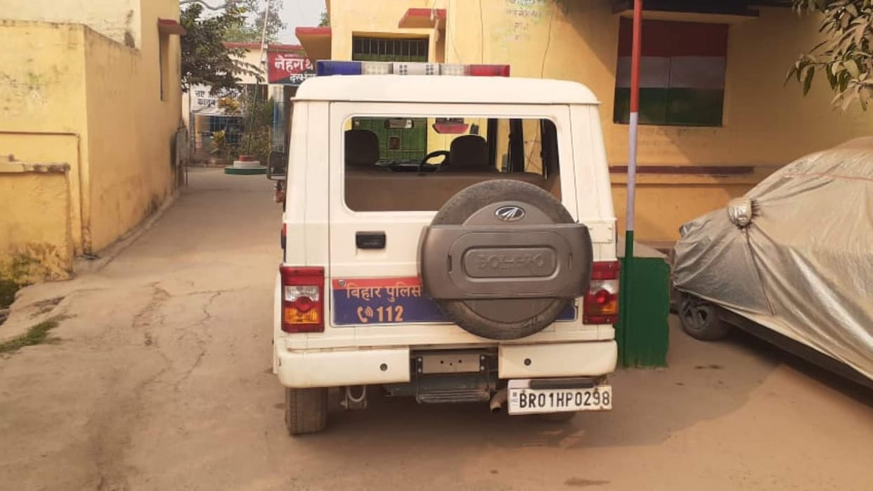 Bihar News : Youth riding Thar attacked Bihar police in Darbhanga, police station incharge injured, dial 112