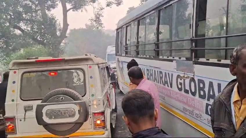 Bihar News: School bus and Scorpio collide in Siwan, many children injured; 3 people are in critical condition
