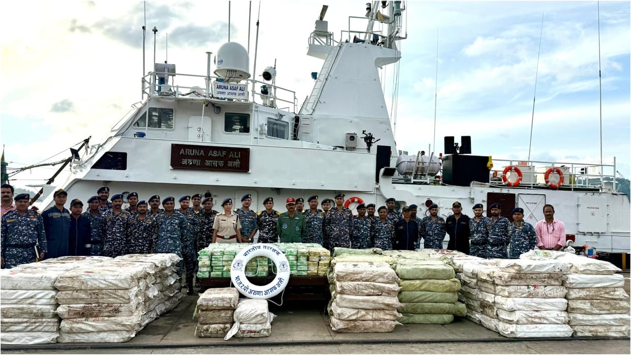 Drug smuggling in India through sea route, Indian Coast Guard caught 5500 kg of drugs from a boat