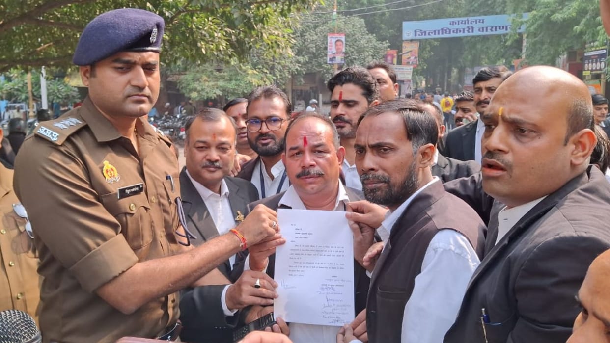 Lawyers protested expressed displeasure over deployment of Nibandh Mitra handed memorandum to ACP