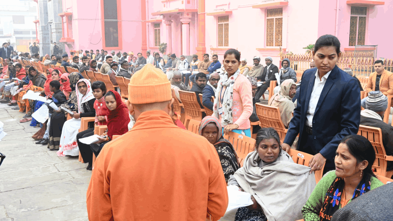 CM Yogi heard problems of people in janta darshan In Gorakhpur