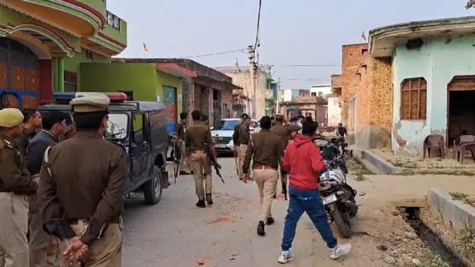 UP News: Video of riot in Meerut goes viral... there was fighting, stone pelting and screaming everywhere.