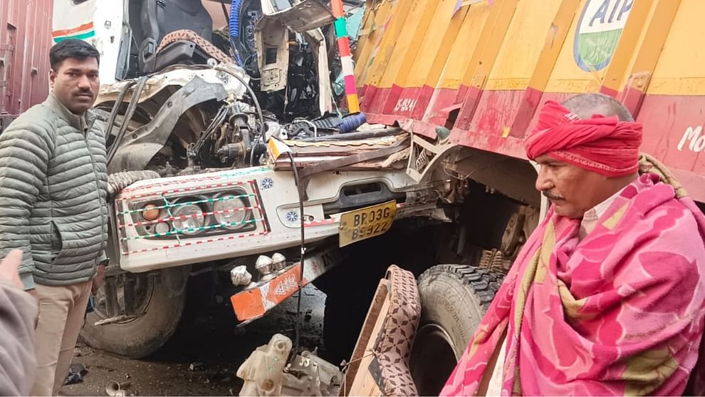 Truck-trailer collision in Ballia Driver stuck inside cutting body of vehicle condition critical