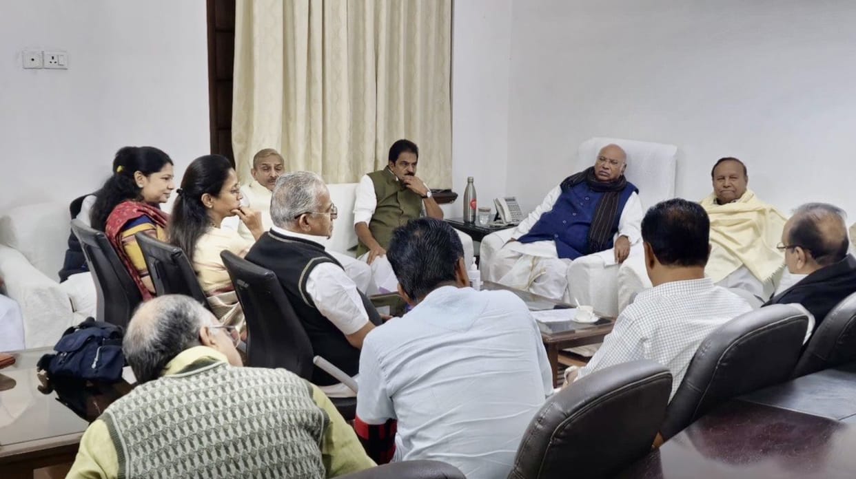 INDIA bloc meets ahead of Parliament session will raise Adani issue and demand JPC news in hindi
