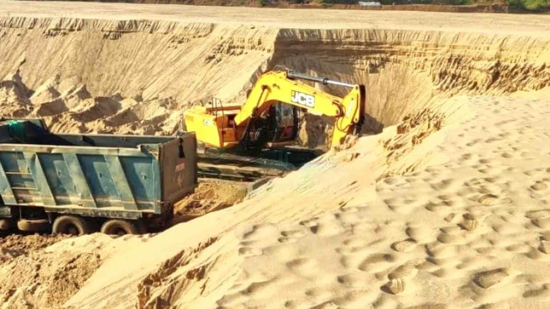 अवैध खनन।