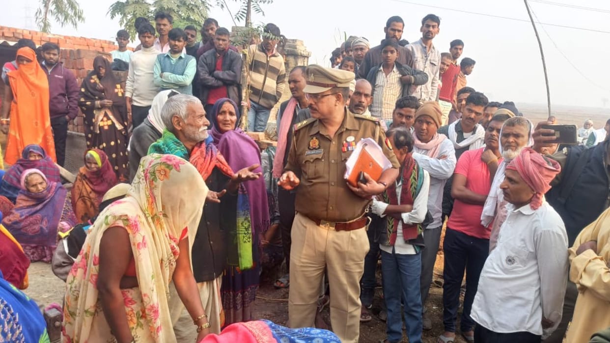 Bhadohi Triple Murder Wife love affair father horrifying step poisoning twin daughters