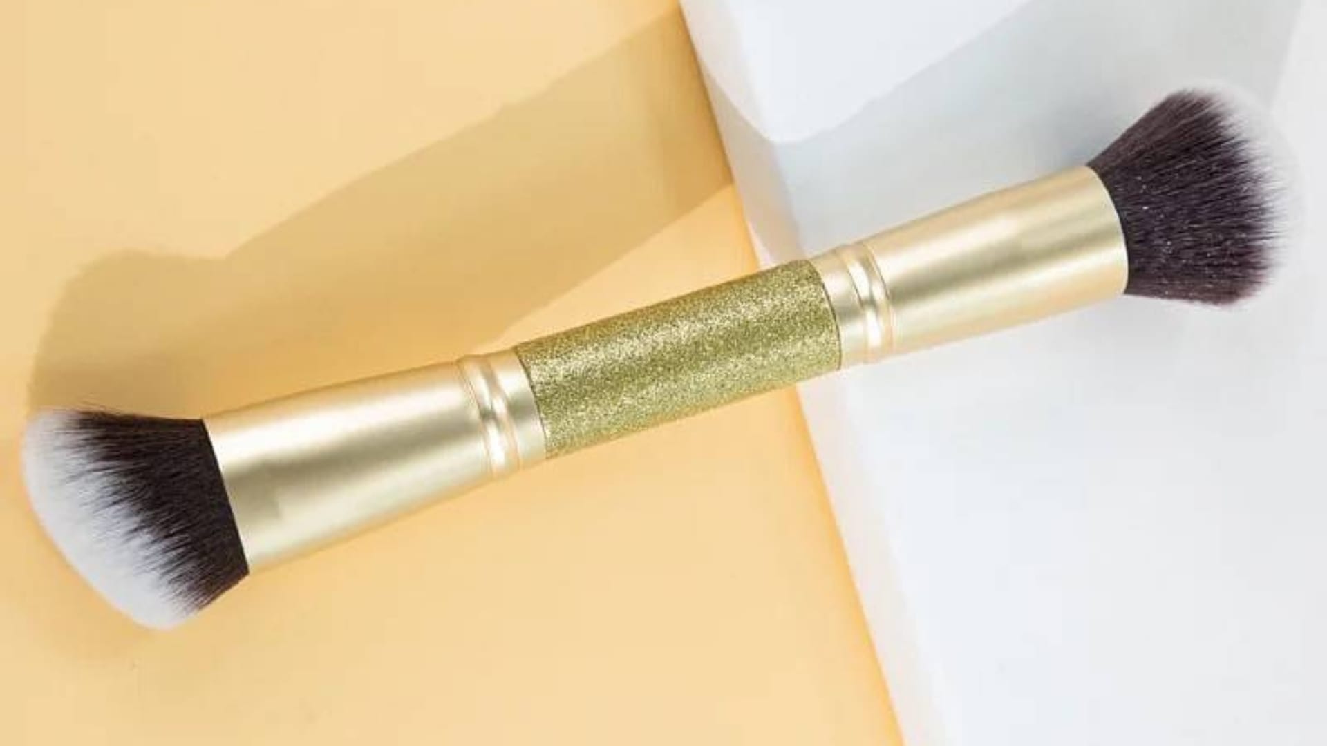 Are you cleaning your makeup kit Throw these things out immediately or else you will regret it know