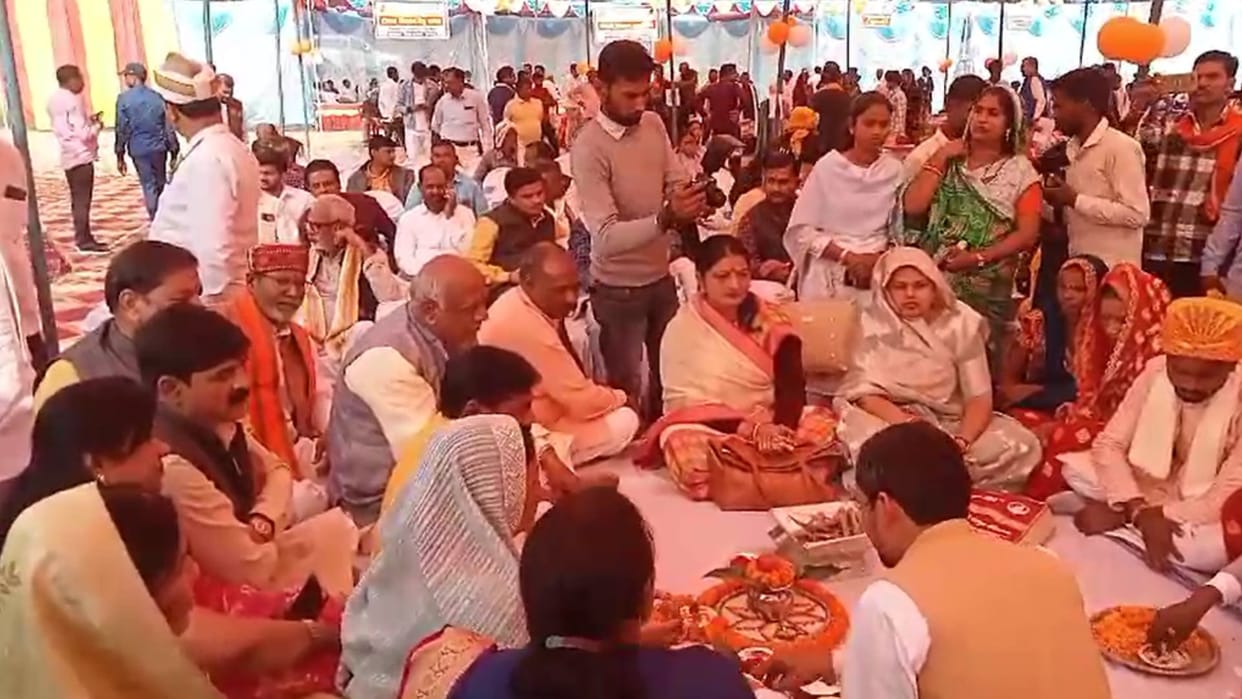 Wedding songs resonated in Sonbhadra: 440 couples from four tehsils took seven vows three had Nikah
