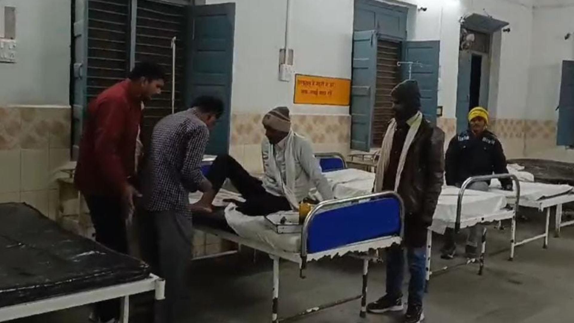 पहाड़ छोड़ घर में घुसी लोमड़ी