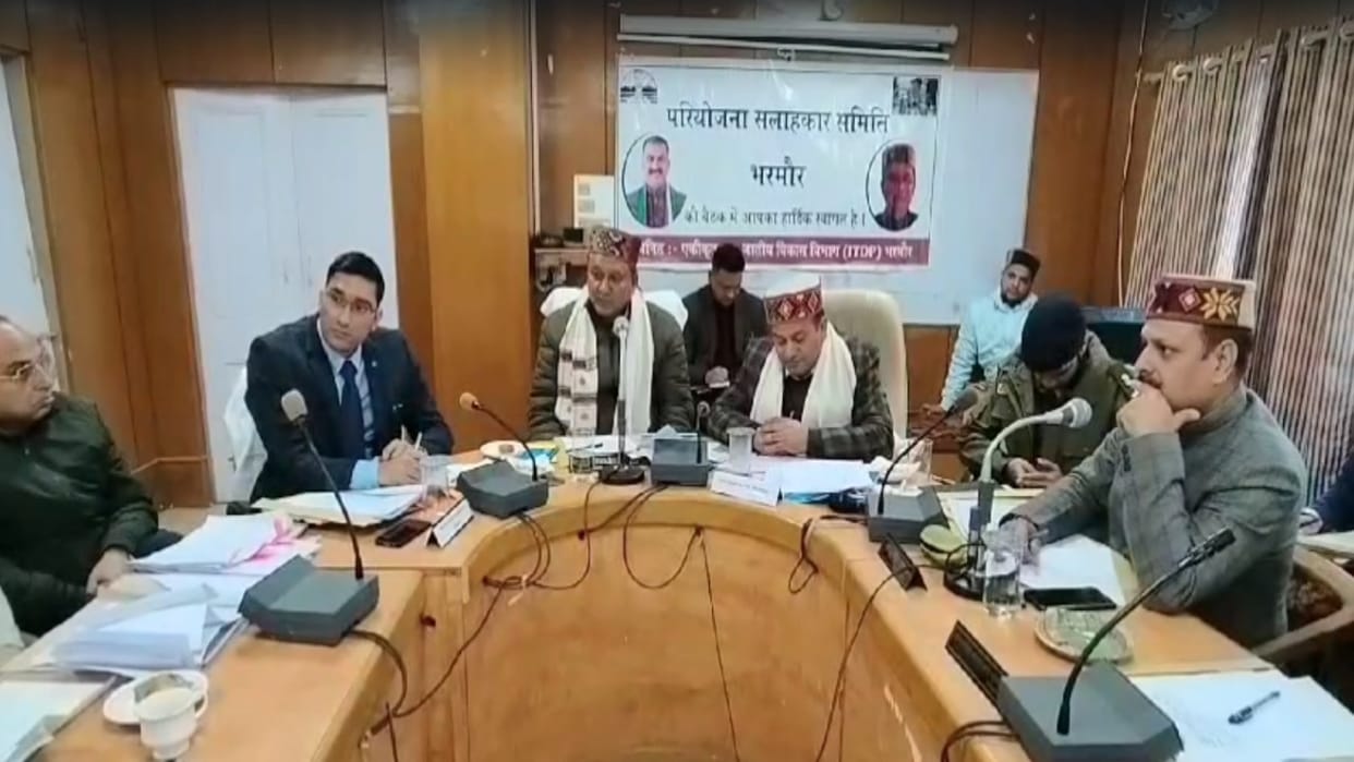 In the meeting of the Project Advisory Committee, Minister Jagat Negi took feedback of developmental works fro