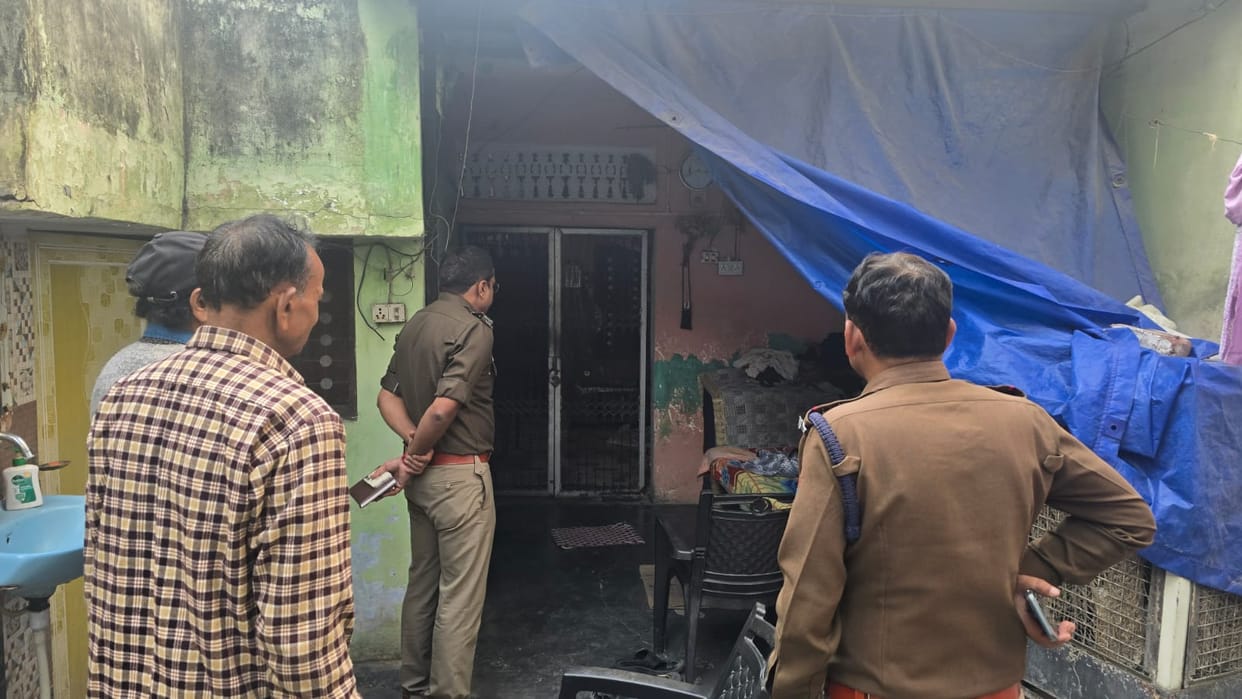 Roorkee News Woman murdered after entering house hit on head with iron rod jewelry also looted